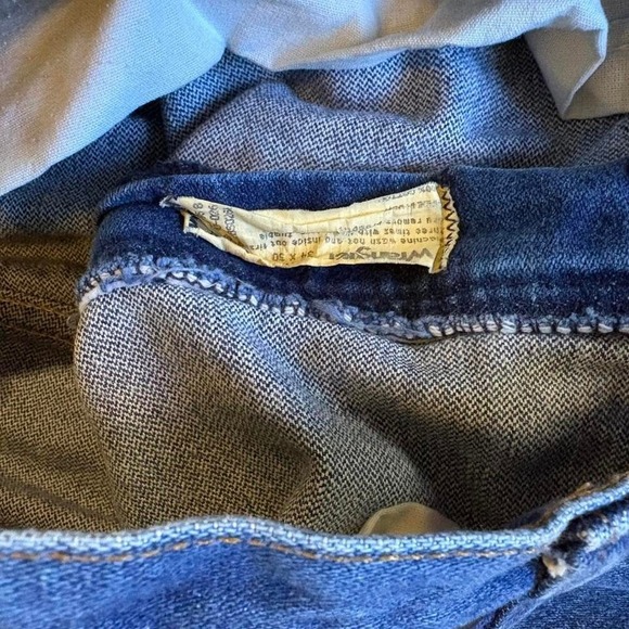 Vintage dark wash wrangler jeans Measure 32x28 - Picture 3 of 6